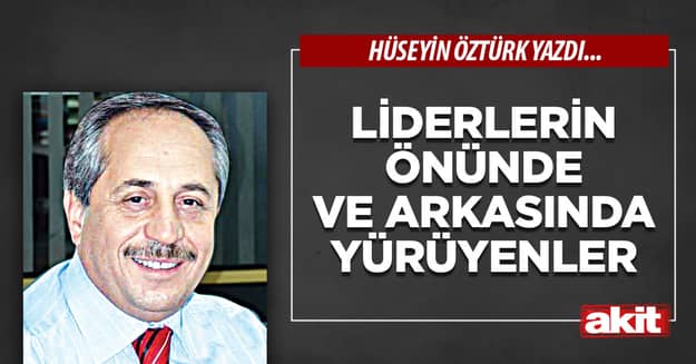 Liderlerin önünde ve arkasında yürüyenler