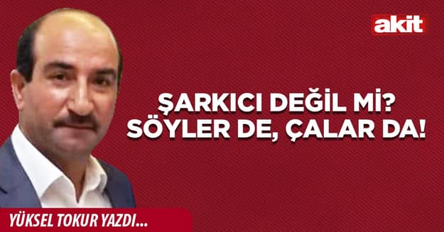 Şarkıcı değil mi? Söyler de, çalar da!