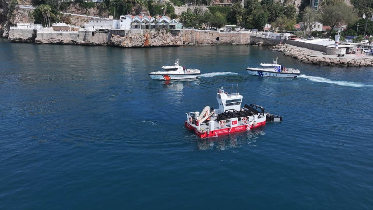 Foto - 10 günde 27 metreküp toplandı Deniz süpürgesi ile Antalya tertemiz olacak