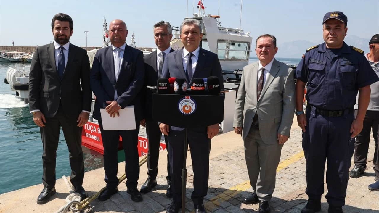 10 günde 27 metreküp toplandı Deniz süpürgesi ile Antalya tertemiz olacak