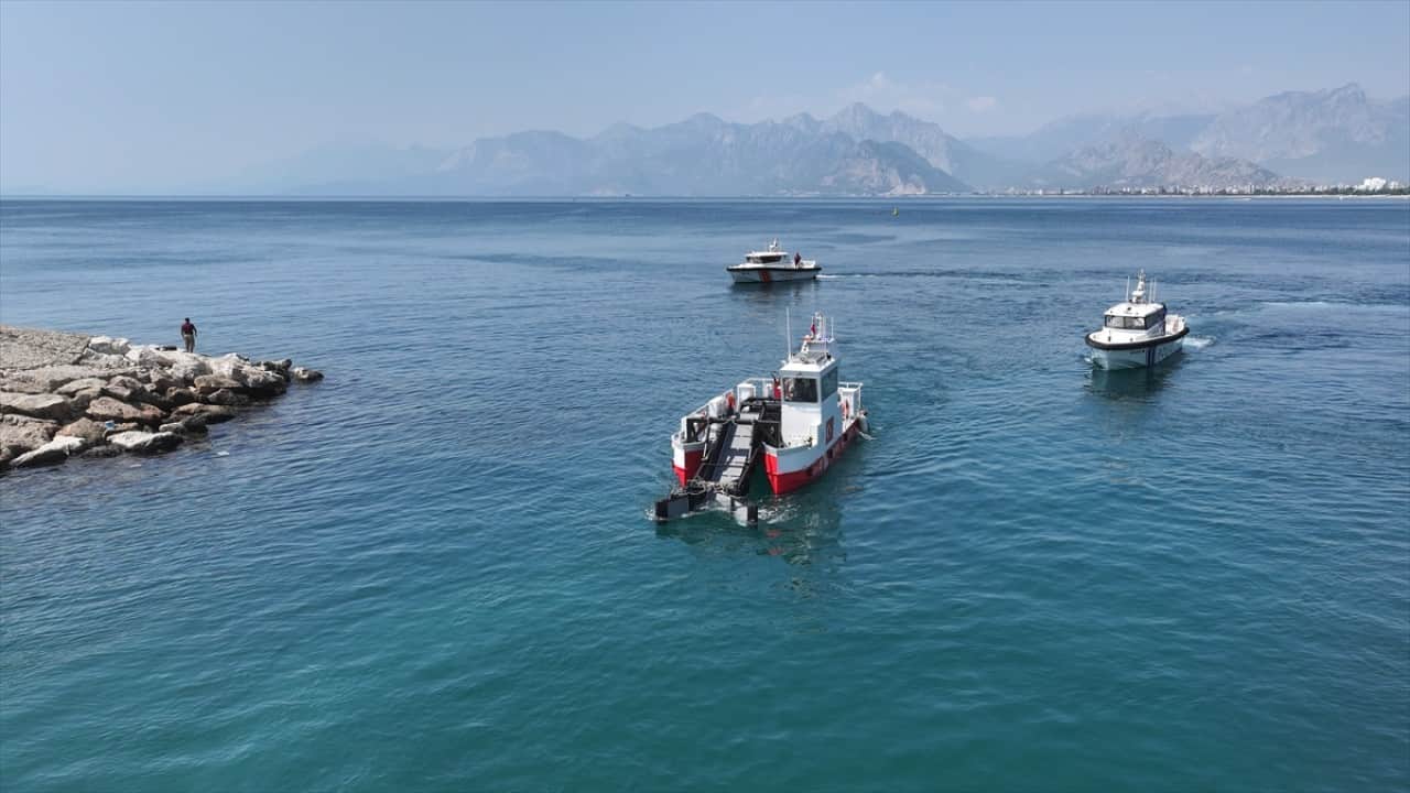 Foto - 10 günde 27 metreküp toplandı Deniz süpürgesi ile Antalya tertemiz olacak