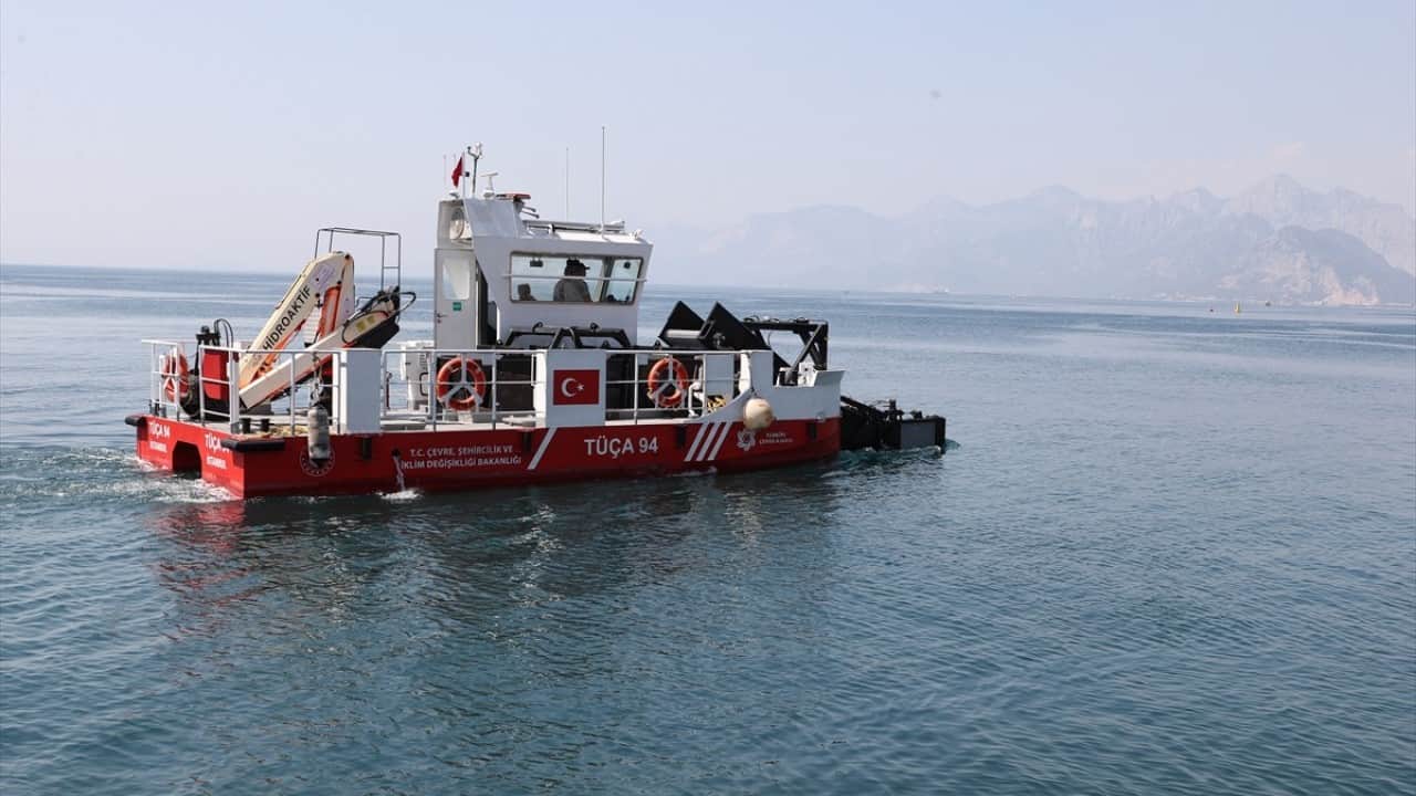 Foto - 10 günde 27 metreküp toplandı Deniz süpürgesi ile Antalya tertemiz olacak