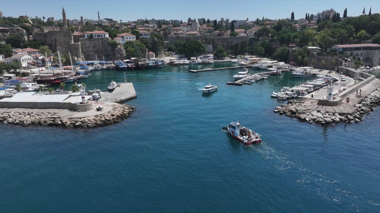 Foto - 10 günde 27 metreküp toplandı Deniz süpürgesi ile Antalya tertemiz olacak