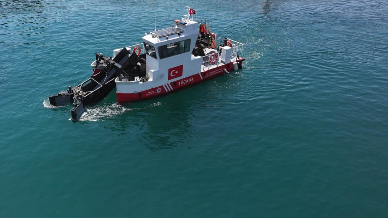 Foto - 10 günde 27 metreküp toplandı Deniz süpürgesi ile Antalya tertemiz olacak