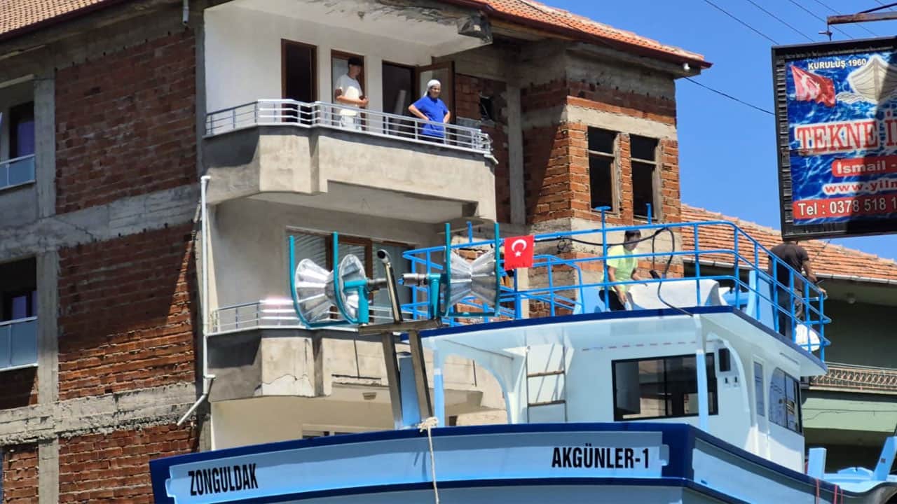 Foto - 11 metrelik tekneyi karadan yürüttüler! Fatih Sultan Mehmet’ten 573 yıl sonra aynı görüntü