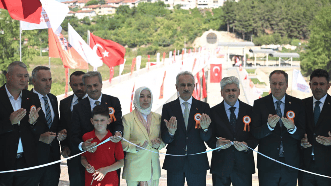 Foto - 1500 yılık geçmişi var: Tarihi köprü yeniden ayağa kaldırdı!
