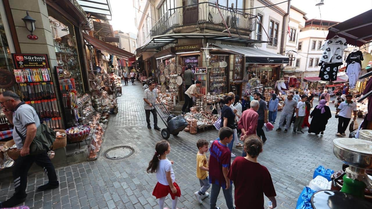 2 bin 500 yıllık geçmişi var! Tarihi Kemeraltı Çarşısı, Trabzon'un ticaret geleneğini yaşatıyor