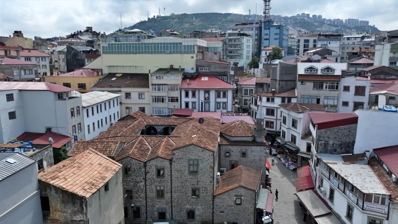 Foto - 2 bin 500 yıllık geçmişi var! Tarihi Kemeraltı Çarşısı, Trabzon'un ticaret geleneğini yaşatıyor