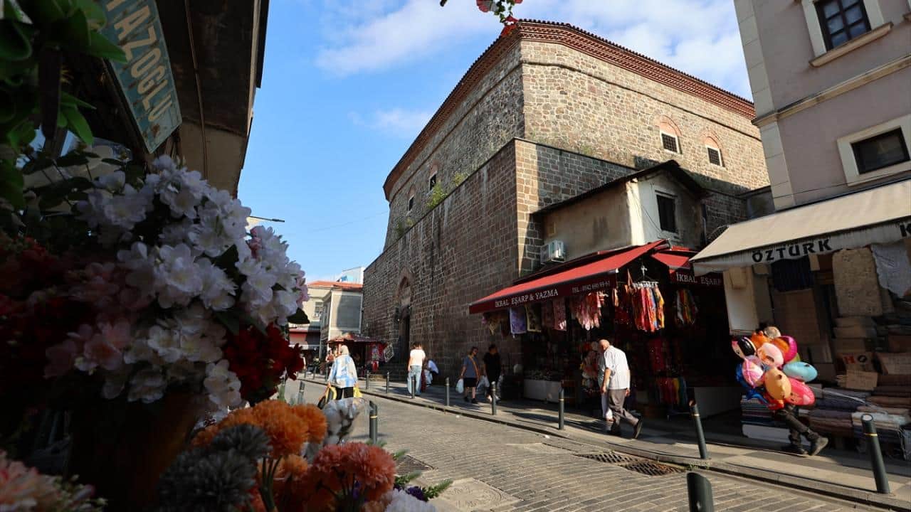Foto - 2 bin 500 yıllık geçmişi var! Tarihi Kemeraltı Çarşısı, Trabzon'un ticaret geleneğini yaşatıyor