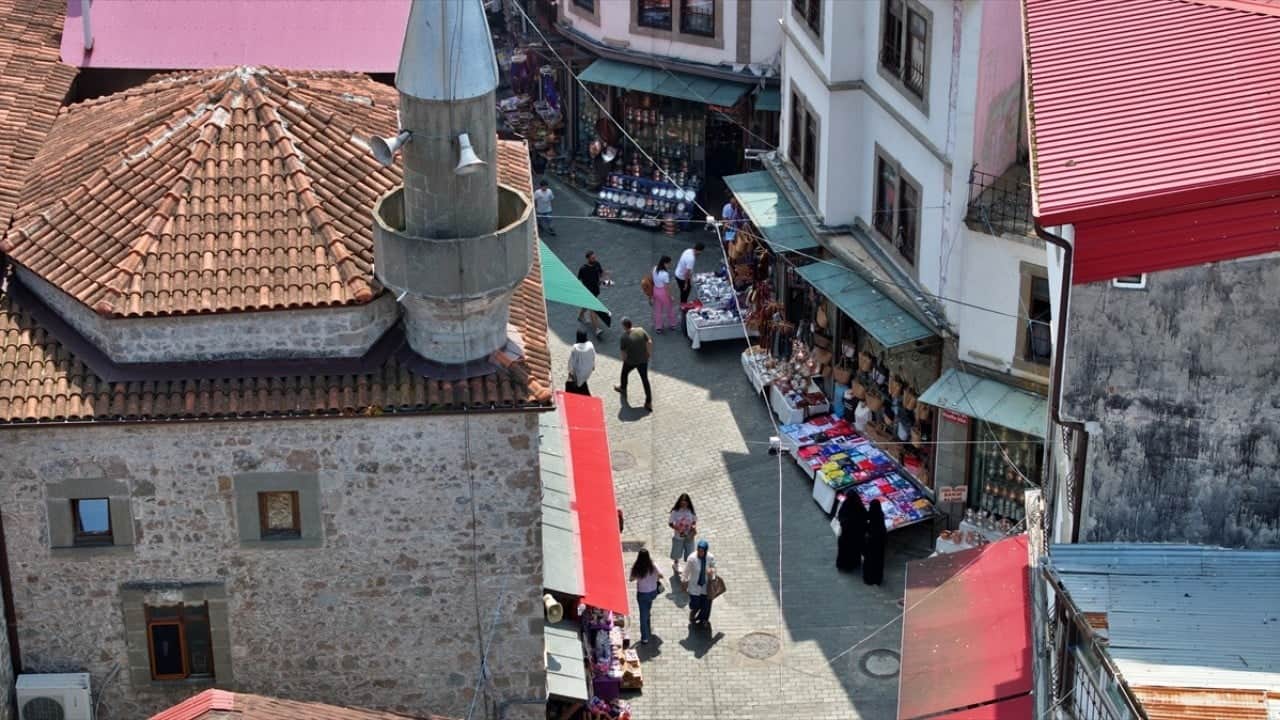Foto - 2 bin 500 yıllık geçmişi var! Tarihi Kemeraltı Çarşısı, Trabzon'un ticaret geleneğini yaşatıyor
