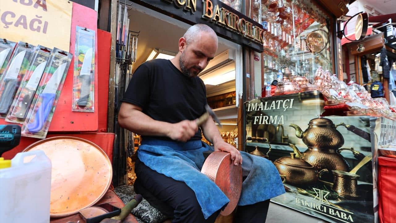 Foto - 2 bin 500 yıllık geçmişi var! Tarihi Kemeraltı Çarşısı, Trabzon'un ticaret geleneğini yaşatıyor