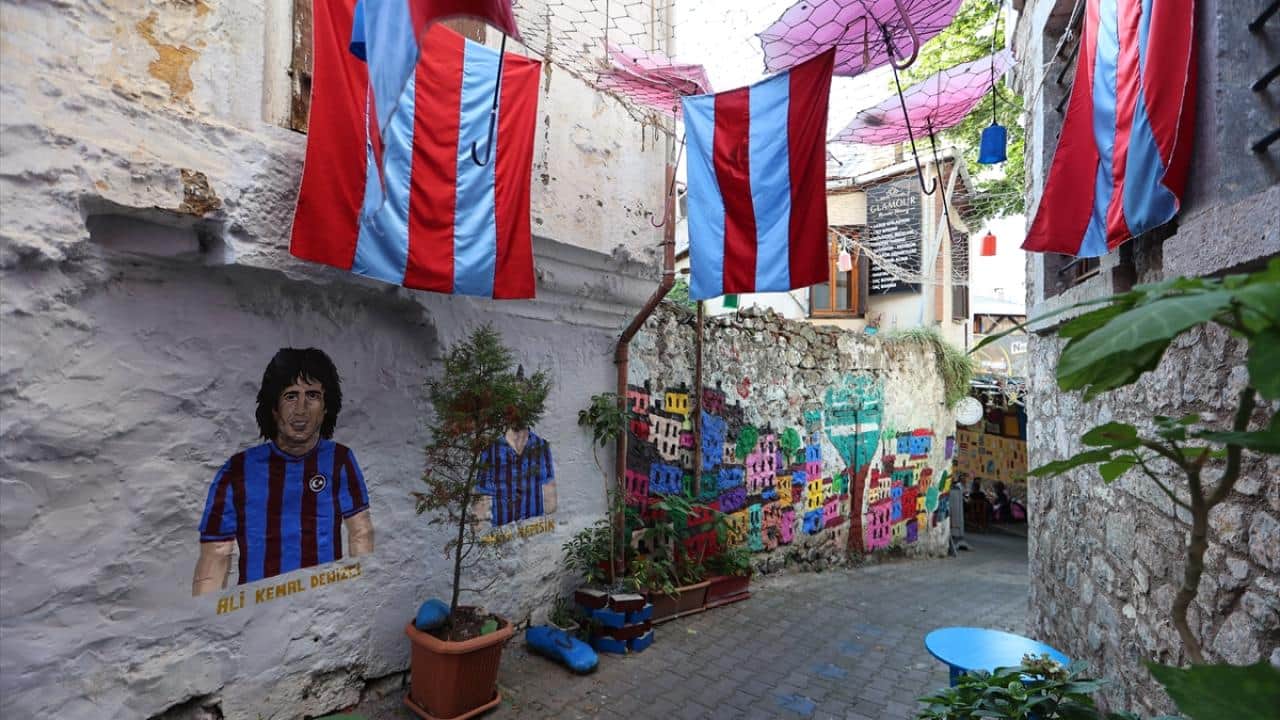 Foto - 2 bin 500 yıllık geçmişi var! Tarihi Kemeraltı Çarşısı, Trabzon'un ticaret geleneğini yaşatıyor