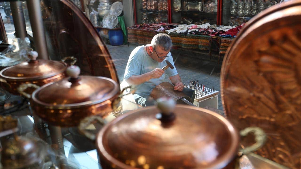 Foto - 2 bin 500 yıllık geçmişi var! Tarihi Kemeraltı Çarşısı, Trabzon'un ticaret geleneğini yaşatıyor