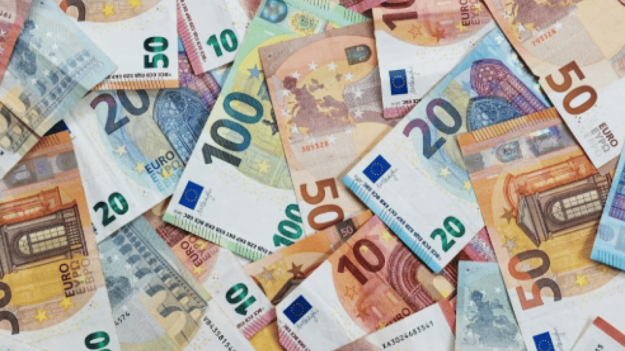 Foto - 25 yıl sonra bir ilk: Euro yeni yüzüne yavuşuyor!