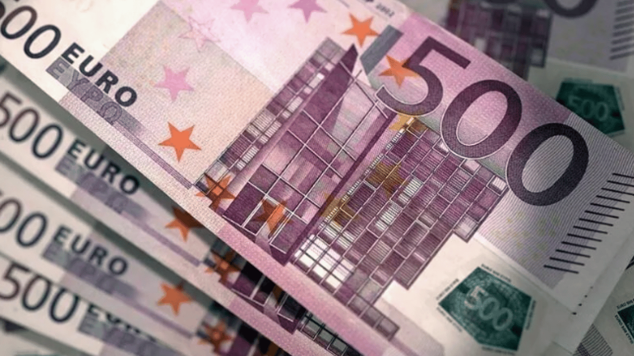 Foto - 25 yıl sonra bir ilk: Euro yeni yüzüne yavuşuyor!