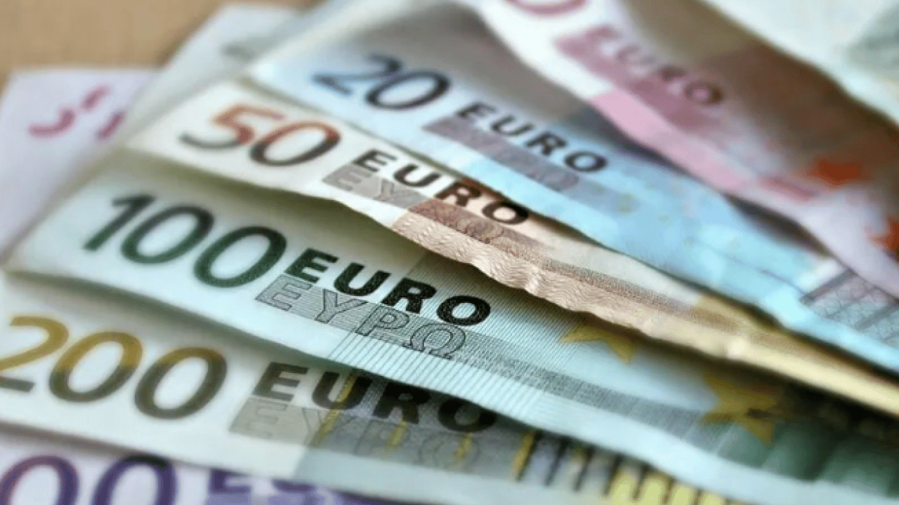 Foto - 25 yıl sonra bir ilk: Euro yeni yüzüne yavuşuyor!