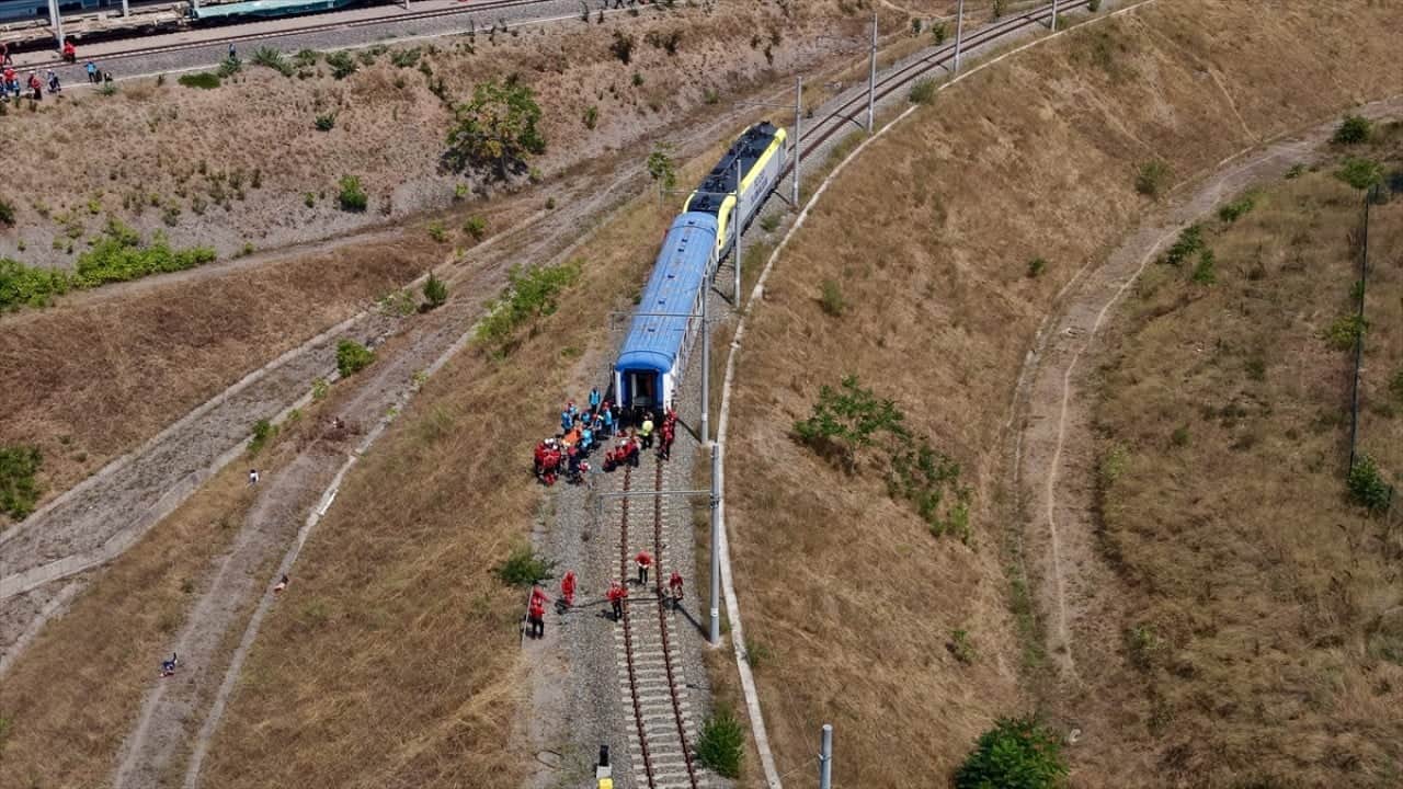Foto - 3 ilden ekipler katıldı! Hızlı tren kazası tatbikatı yapıldı
