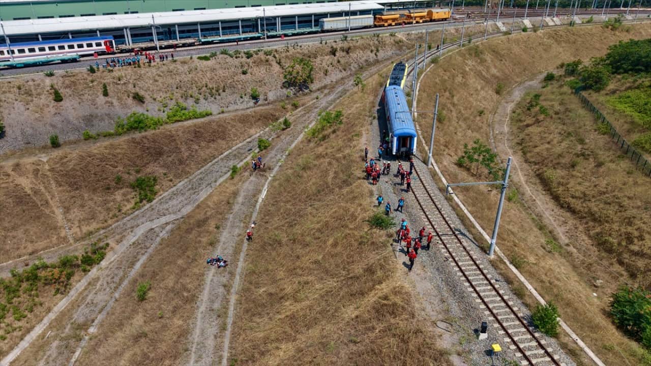 Foto - 3 ilden ekipler katıldı! Hızlı tren kazası tatbikatı yapıldı