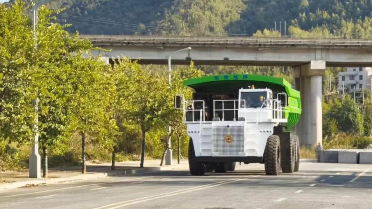 350 tonluk dev elektrikli kamyon! 25 dakikada şarj oluyor
