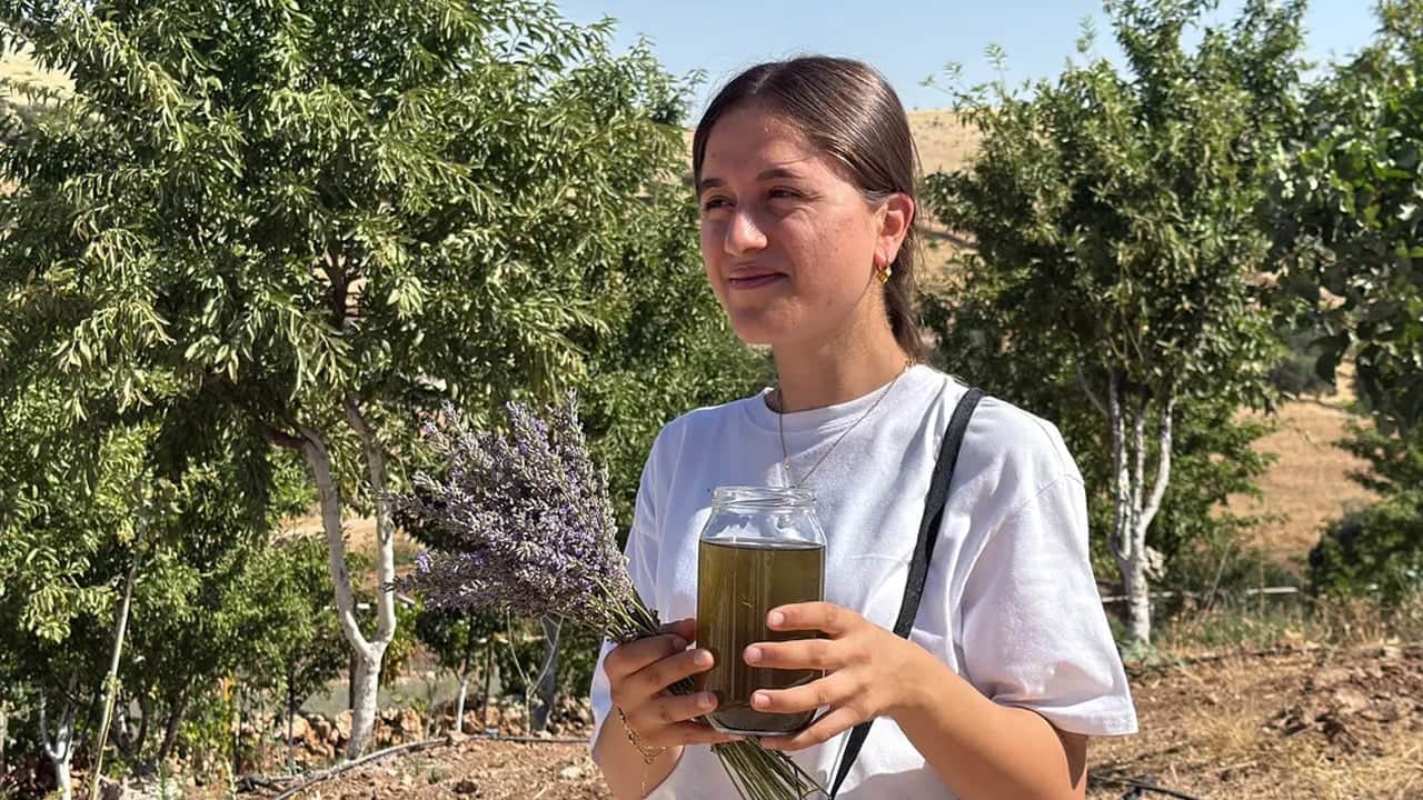 Foto - 40 yıldır boştu kadınlar o araziyi cennete çevirdi: Mor lavanta her yeri süs gibi sardı, mis gibi koku yayıldı 