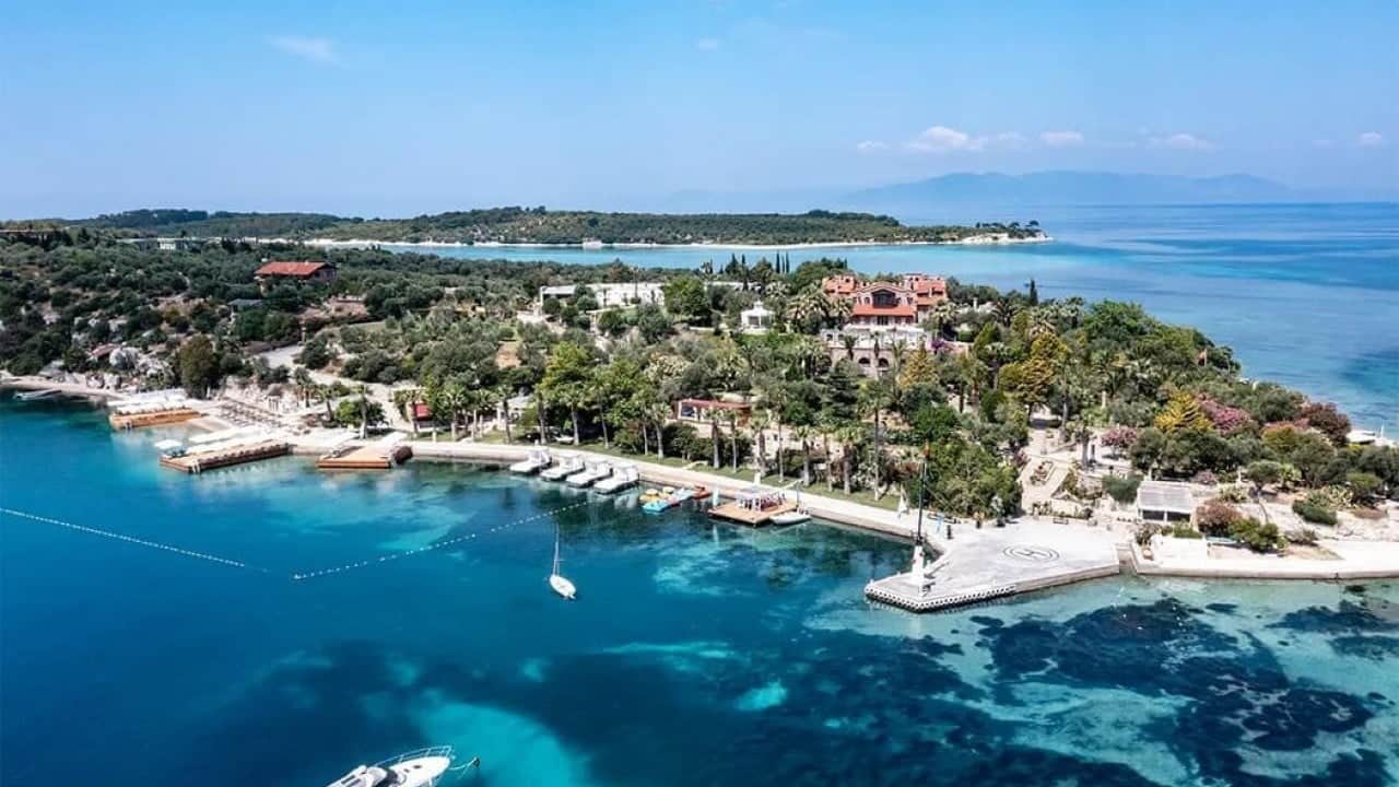 Foto - 45 milyon dolarlık ada Alihan Kuriş'in annesi Ayşe Gülderen Kuriş adına tescil edildi