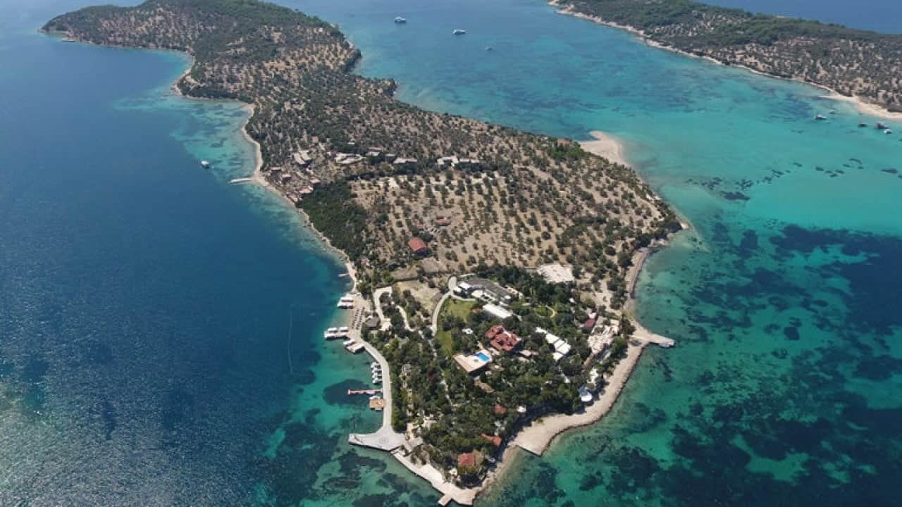 Foto - 45 milyon dolarlık ada Alihan Kuriş'in annesi Ayşe Gülderen Kuriş adına tescil edildi