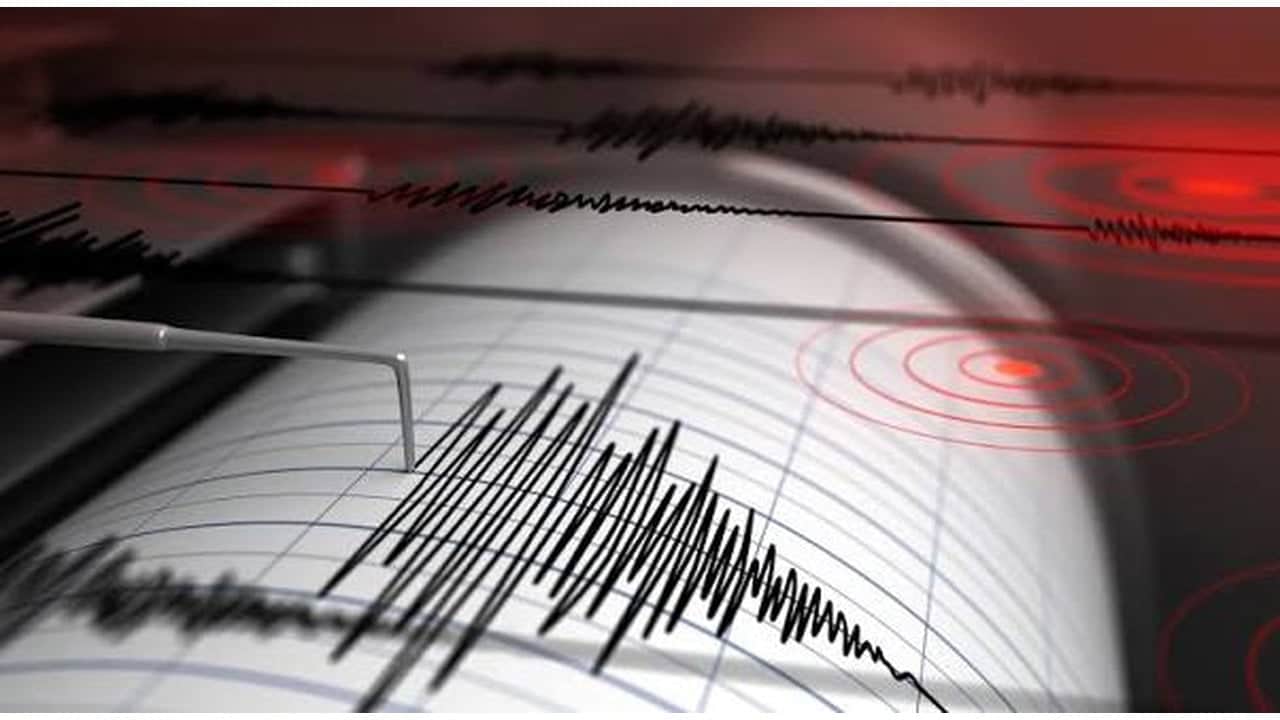 Foto - 4,7’lik deprem bile bu hale getirmeye yetti! Binalarda büyük hasar oluştu
