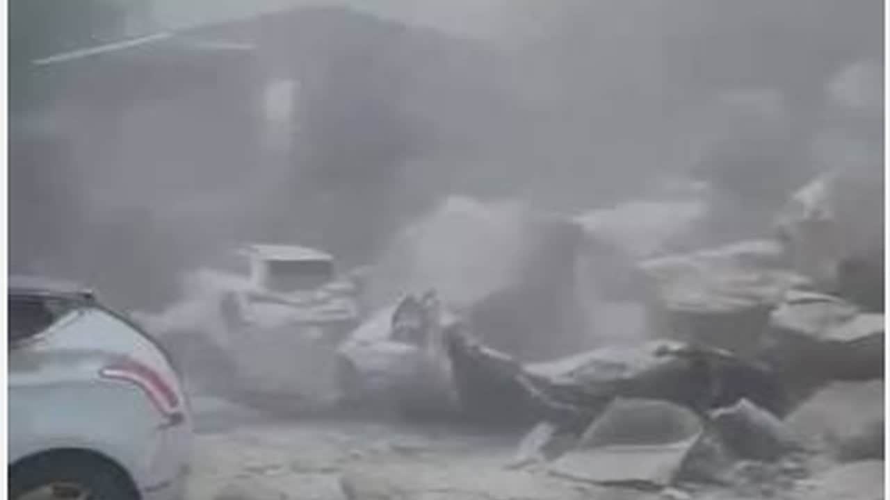 4,7’lik deprem bile bu hale getirmeye yetti! Binalarda büyük hasar oluştu