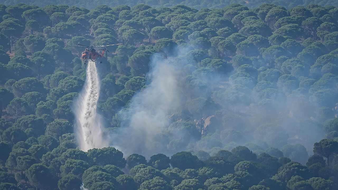 5 uçak, 6 helikopter ve onlarca itfaiye ekibi bölgede... Balıkesir'de canhıraş mücadele