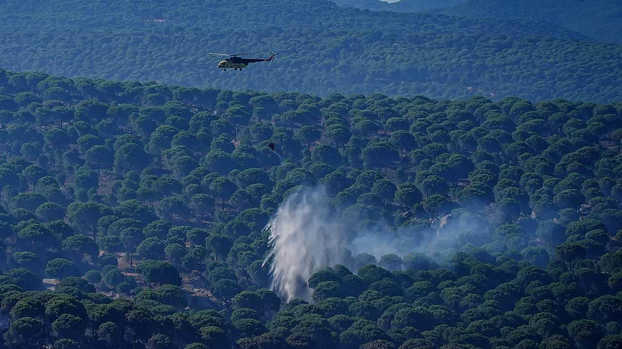 Foto - 5 uçak, 6 helikopter ve onlarca itfaiye ekibi bölgede... Balıkesir'de canhıraş mücadele