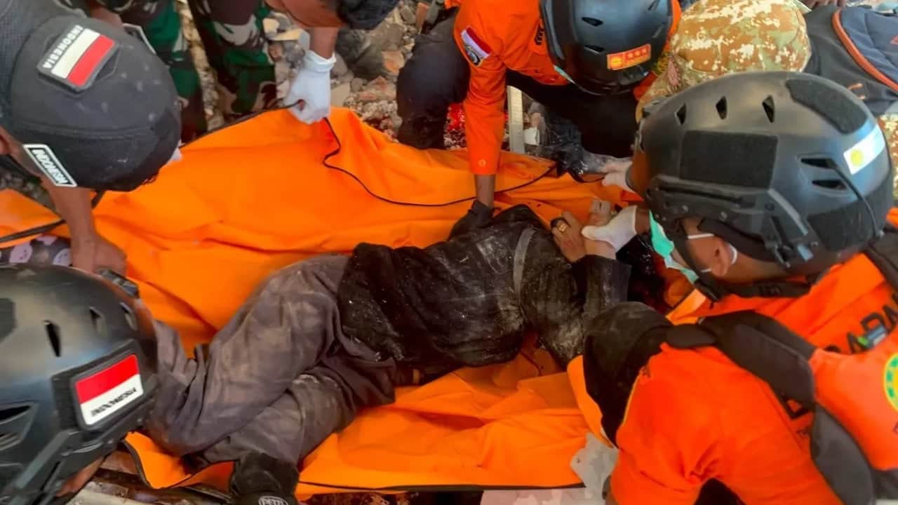 Foto - 7,7 ile zangır zangır sallandılar! Müslüman ülkede çok büyük deprem