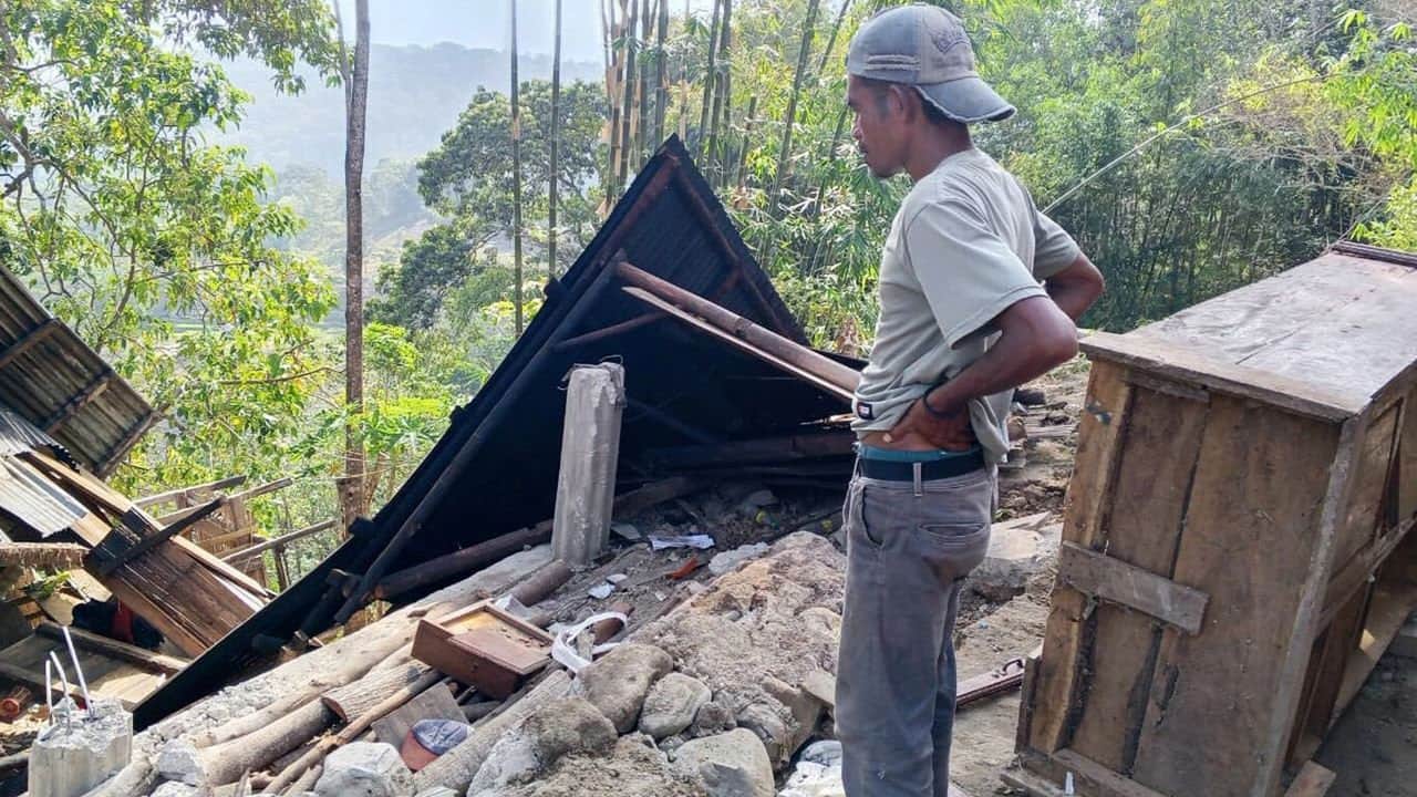 Foto - 7,7 ile zangır zangır sallandılar! Müslüman ülkede çok büyük deprem