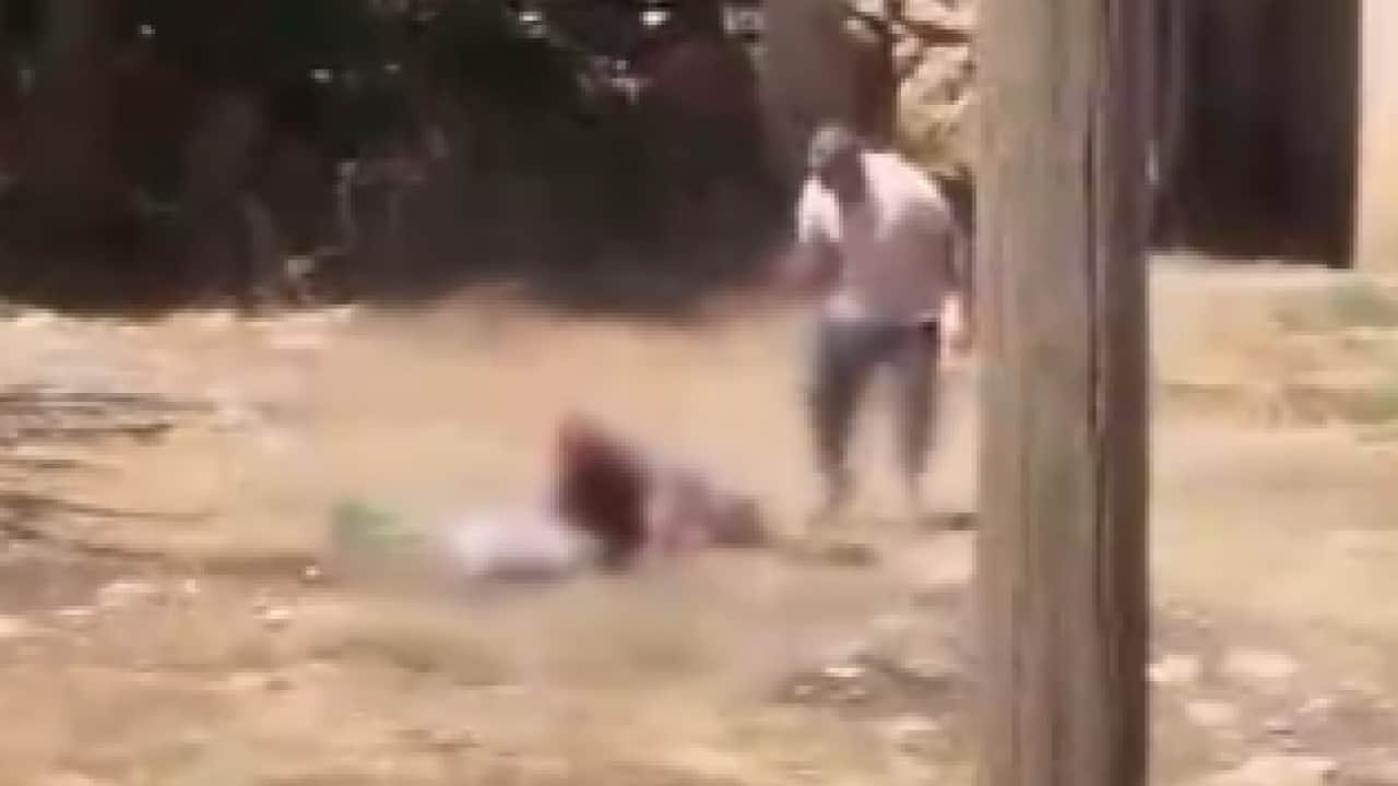 85 yaşındaki kadını sopayla öldüresiye dövdü! Kadının durumu ağır!