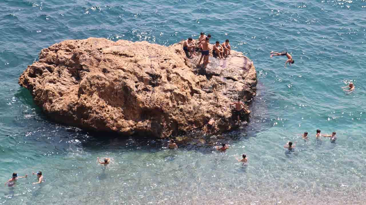 Foto - %87 nem Antalya’yı pusa boğdu!