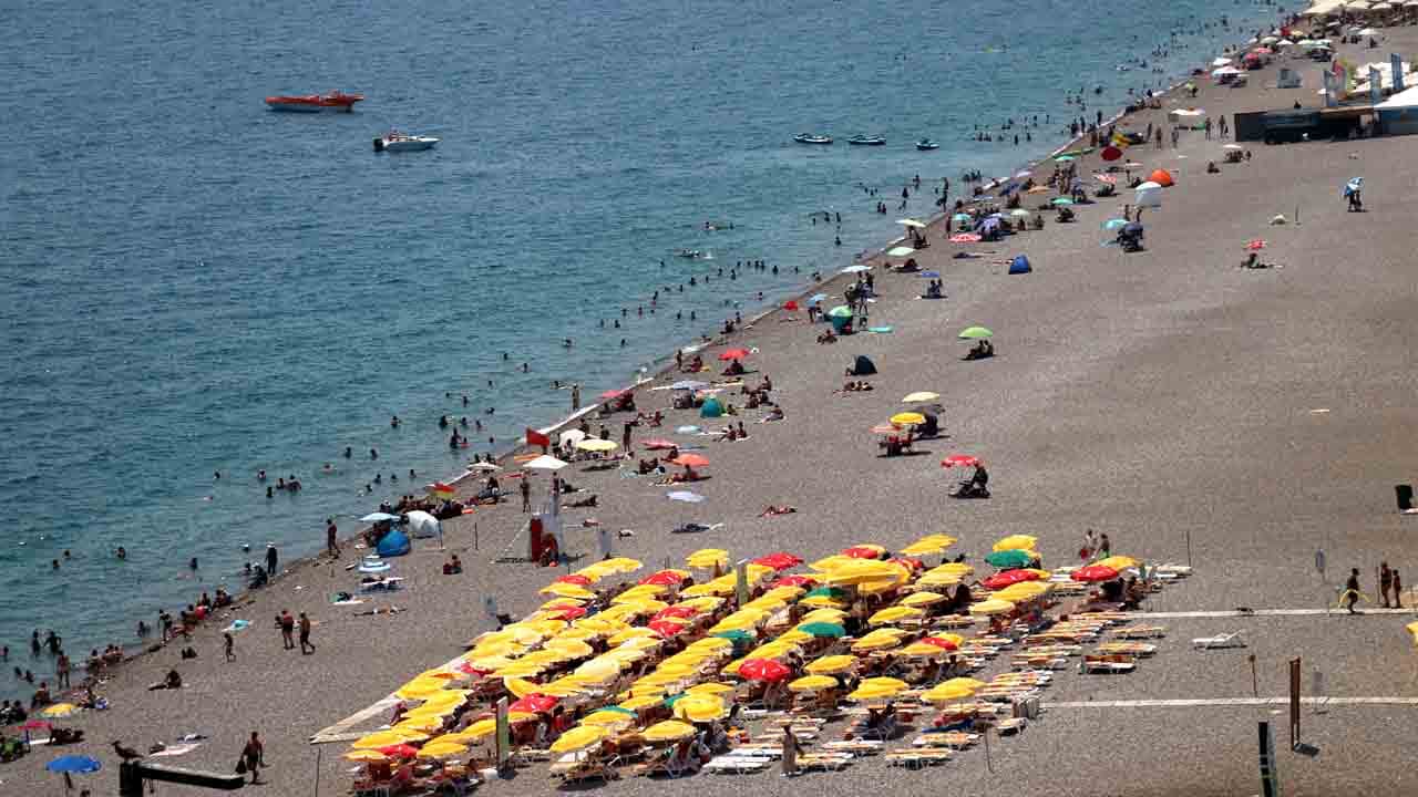 Foto - %87 nem Antalya’yı pusa boğdu!