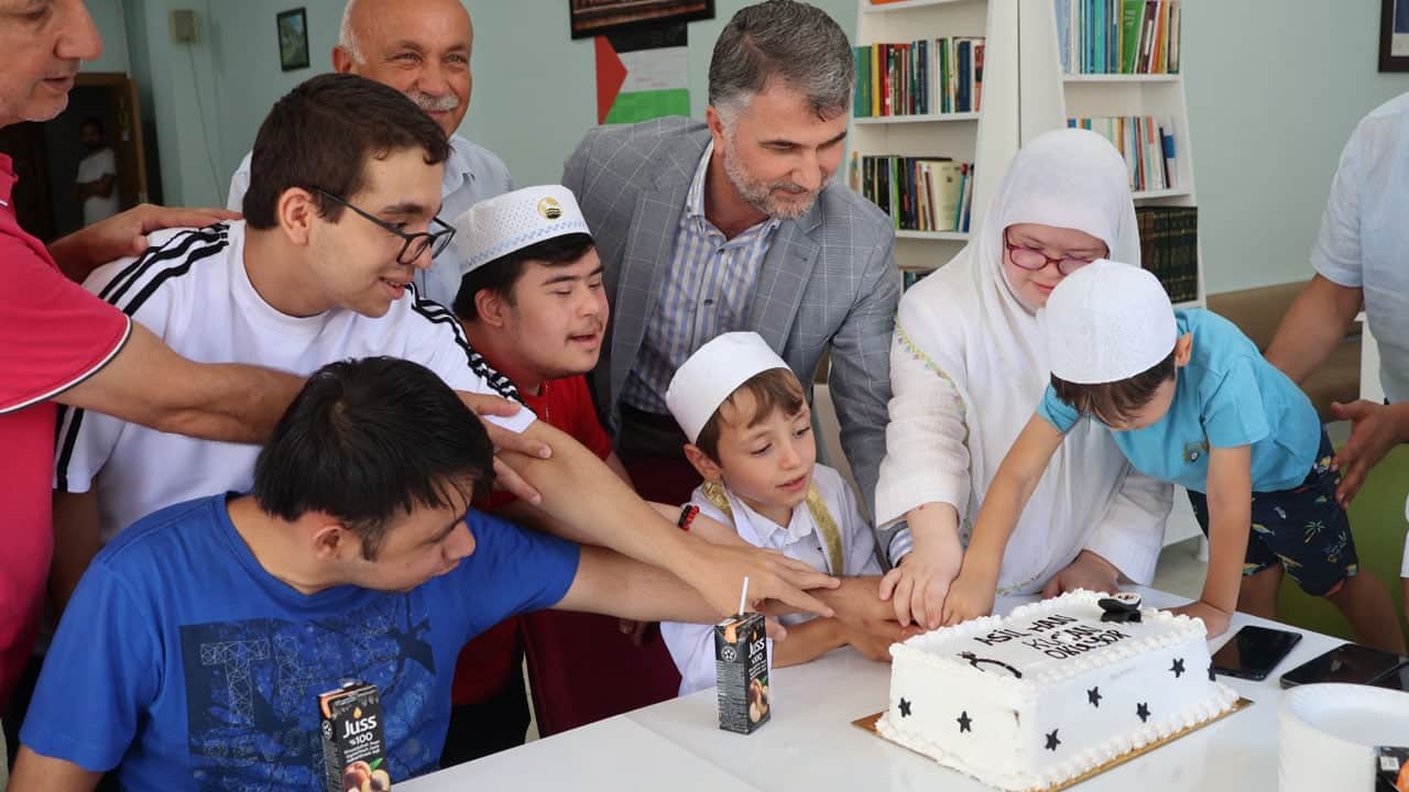 Foto - 9 yaşındaki çocuğun büyük mutluluğu! Otizmli Asilhan, Kur’an-ı Kerim okumayı öğrendi