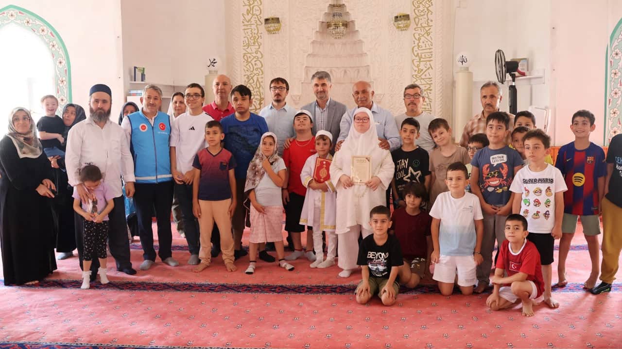 Foto - 9 yaşındaki çocuğun büyük mutluluğu! Otizmli Asilhan, Kur’an-ı Kerim okumayı öğrendi