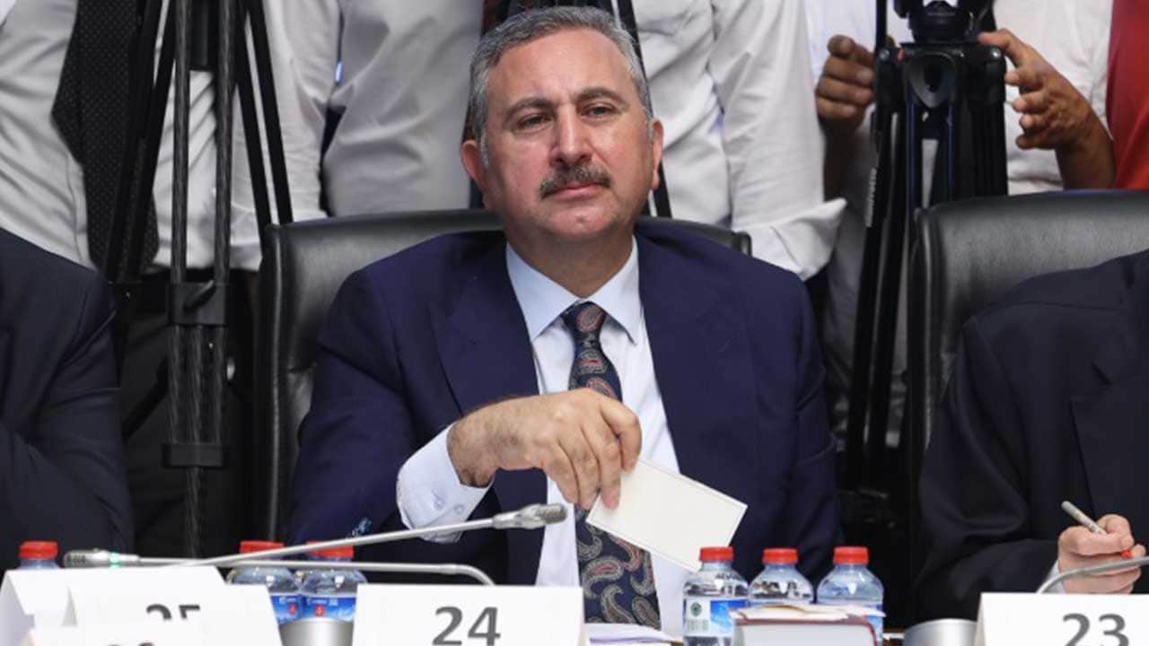 Foto - Adalet Komisyonu'nda konuşan AK Parti Grup Başkanvekili Abdulhamit Gül: Kanun teklifi milletimizin teklifidir