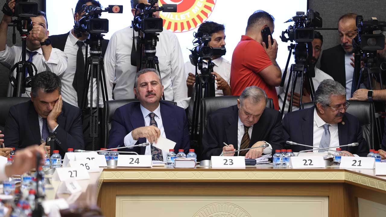 Foto - Adalet Komisyonu'nda konuşan AK Parti Grup Başkanvekili Abdulhamit Gül: Kanun teklifi milletimizin teklifidir