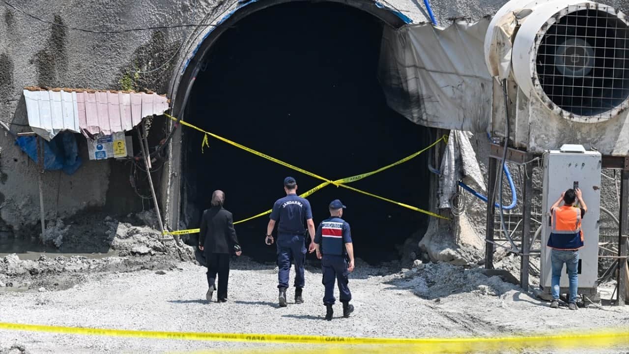 Foto - Adana'da içme suyu tünel hattında meydana gelen göçükte 1 işçi öldü