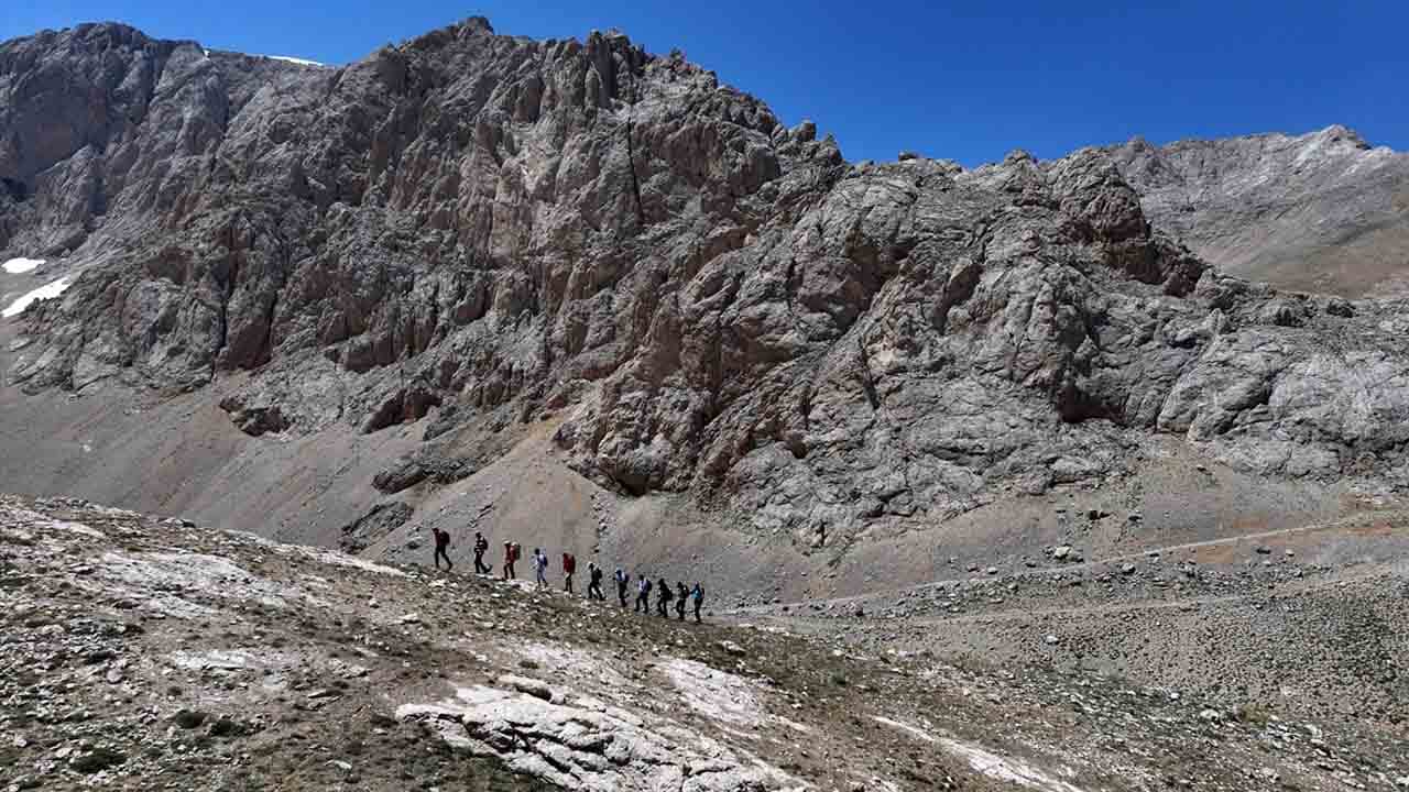 Foto - Adı ‘kara’ ama görüntüsü muhteşem: Karagöl, turkuaz rengiyle büyülüyor