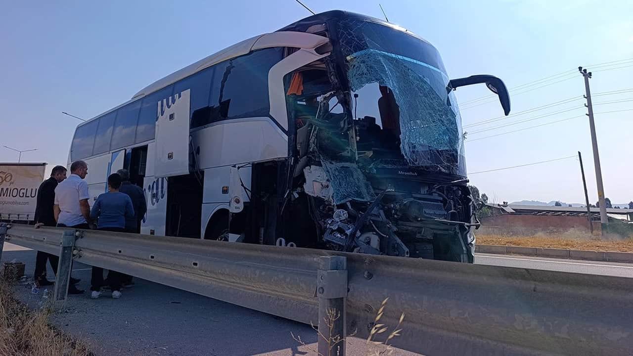 Foto - Afyonkarahisar’da yolcu otobüsü kamyonete çarptı! Feci kazada ölü ve yaralılar var
