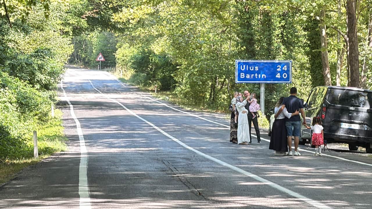 Foto - Ağaçların arasında uzanan yol görenleri büyülüyor! Dünyaca ünlü tünelleri aratmıyor