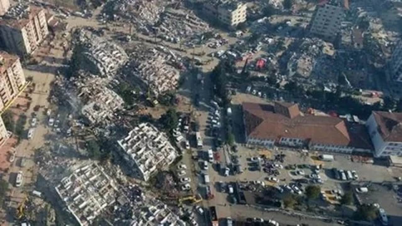 Foto - Ahbap balonu patladı muhalif ünlüler birer birer dökülüyor! Eda Ece yıllar sonra o kâbusu anlatıp helallik istedi!