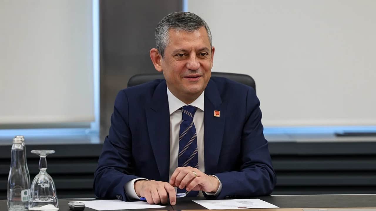 Foto - Ahbap’a milyonlar kaptıran kitle yine dertli: 'Özgür Özel de bizi kandırdı'