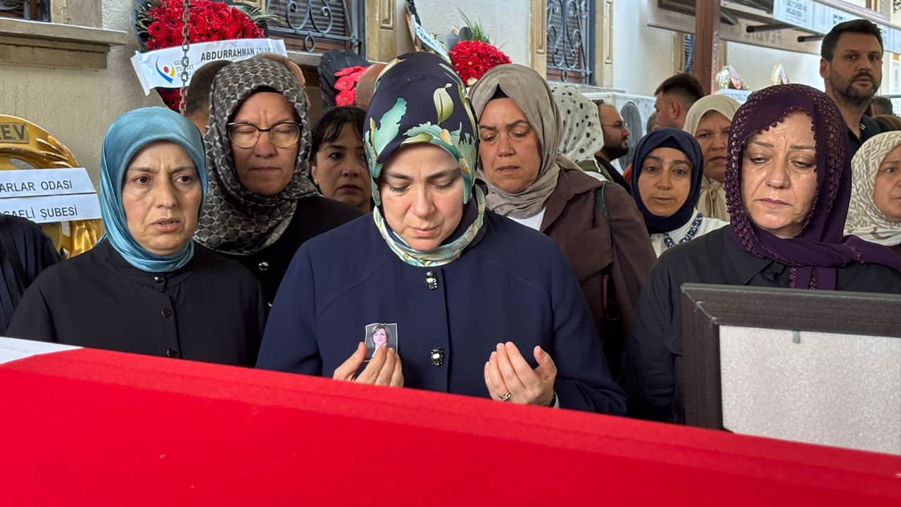 Foto - AK Parti’li eski vekil Azize Sibel Gönül son yolculuğuna uğurlandı!