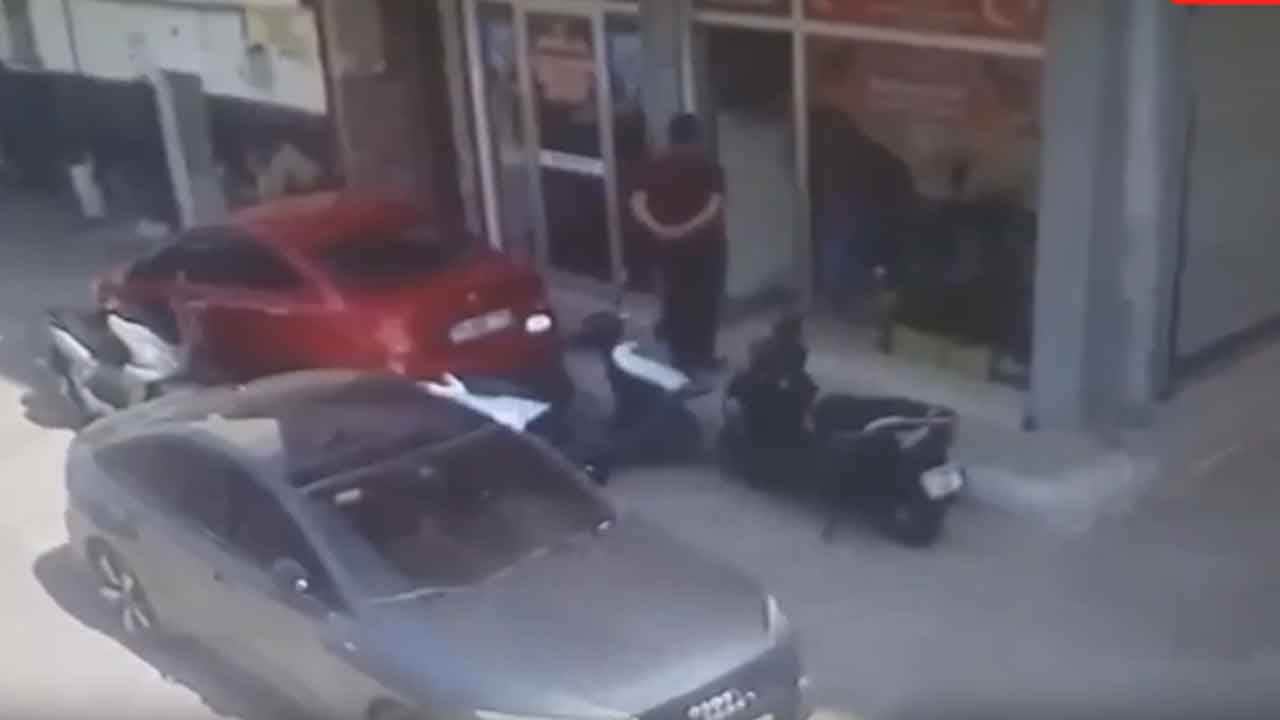 Foto - Akılalmaz anlar! Eleştirileri kaldıramayan belediye başkanı orayı bastı