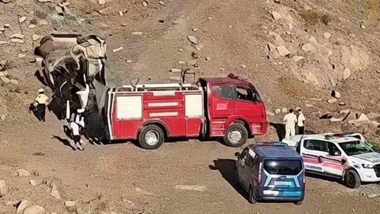 Foto - Alucra’daki feci kaza yürekleri dağladı: Araç şarampole yuvarlandı aynı aileden 3 kişi can verdi