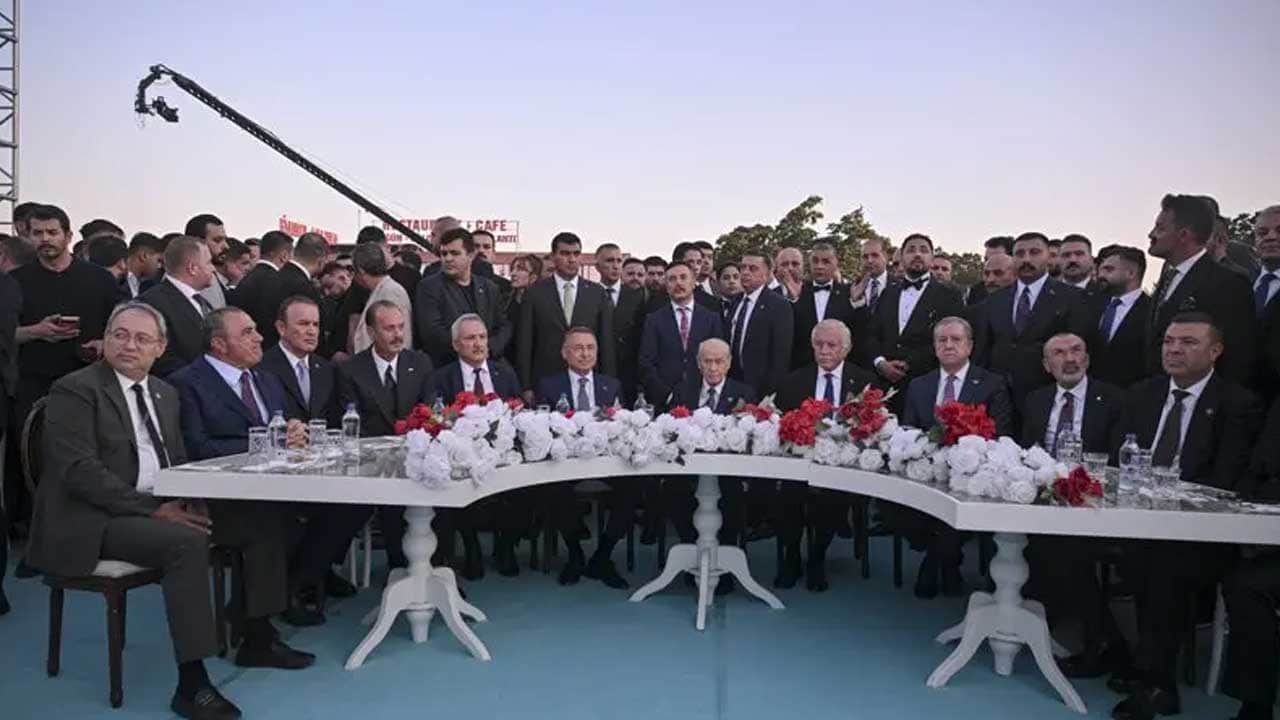 Foto - Ankara’da siyasileri buluşturan düğün! Devlet Bahçeli nikah şahidi oldu