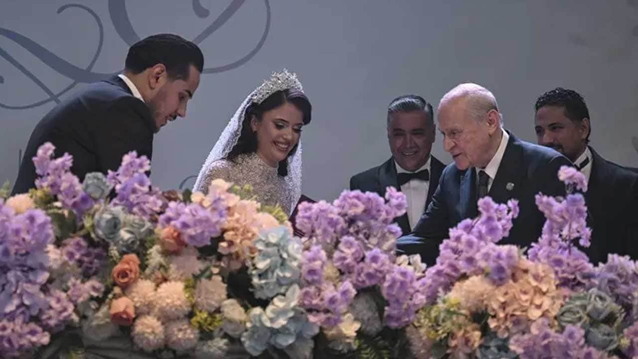Foto - Ankara’da siyasileri buluşturan düğün! Devlet Bahçeli nikah şahidi oldu